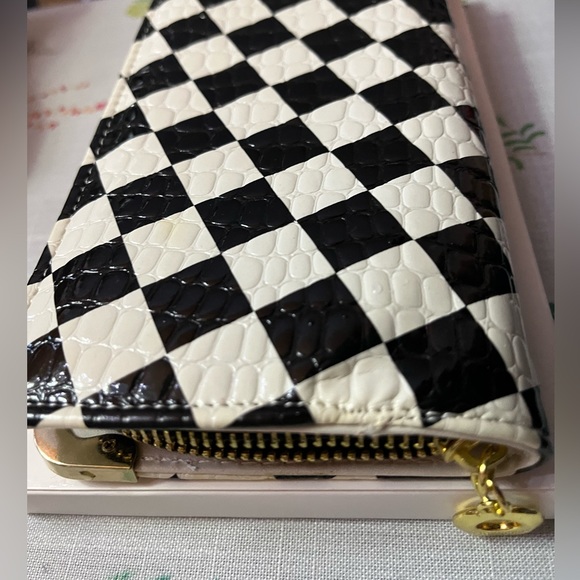 Swan Women’s Checkered Black & White wallet - Picture 3 of 5